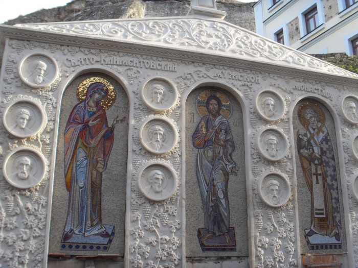 Мозаичные иконы в инкерманском монастыре